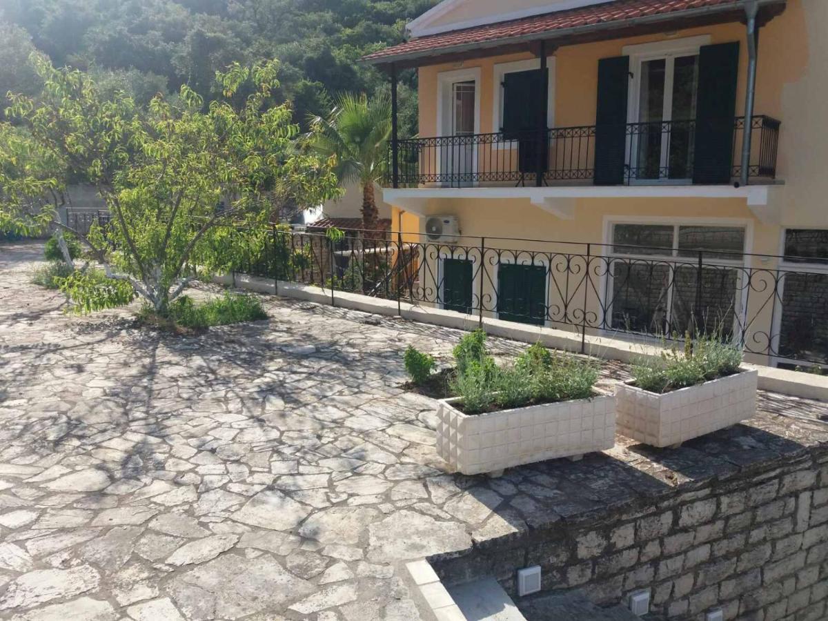 Lithino Apartments - 5Min From The Beach Agios Ioannis Peristerion Esterno foto