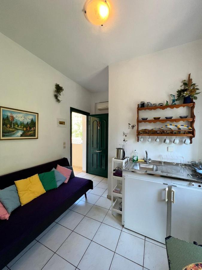 Lithino Apartments - 5Min From The Beach Agios Ioannis Peristerion Esterno foto